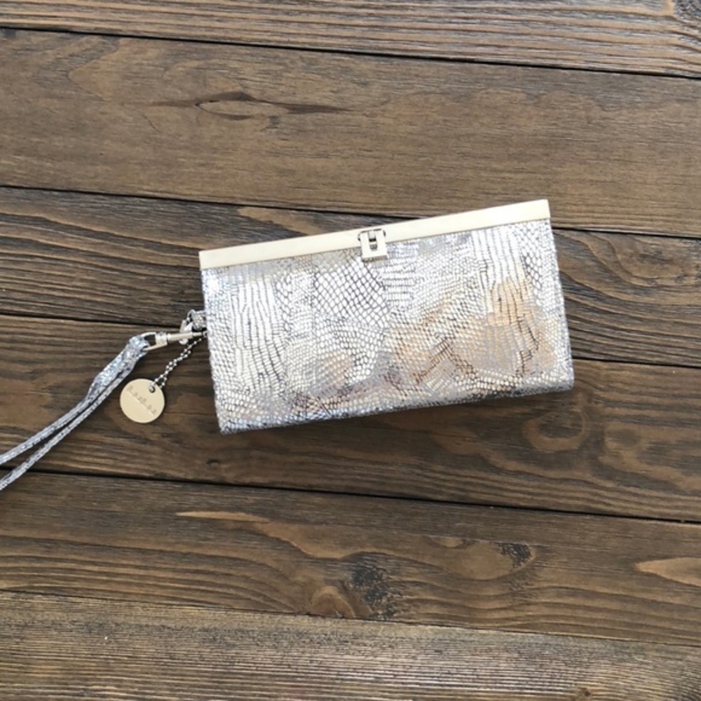 Lulu Shiny silver clutch wallet - Picture 2 of 7